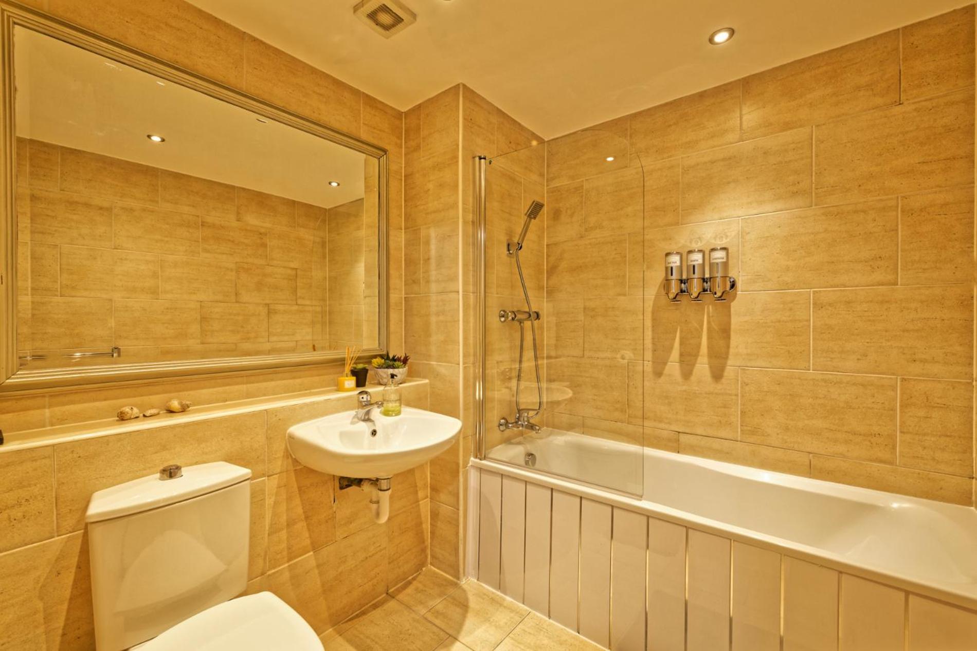 Sidemersey Livings- Convenient And Central 2-Bedroom Haven In L1 Liverpool Kültér fotó